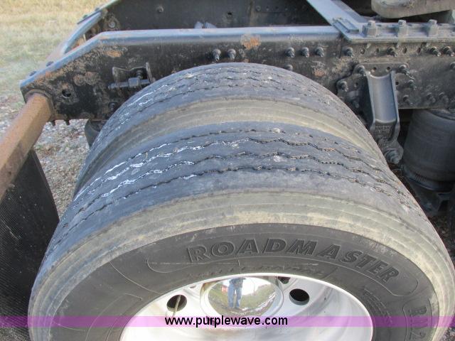 image for item G8917 2007 Volvo VNL 10th Anniversary Series 630 semi truck