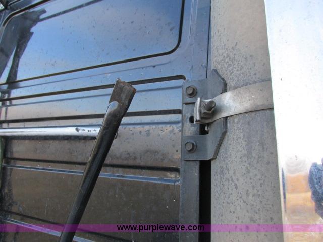 image for item G8917 2007 Volvo VNL 10th Anniversary Series 630 semi truck