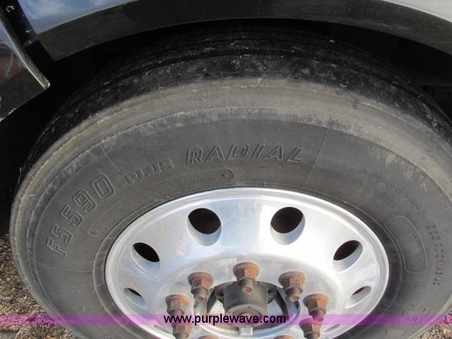 image for item G8917 2007 Volvo VNL 10th Anniversary Series 630 semi truck