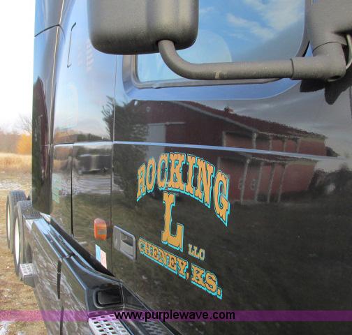 image for item G8917 2007 Volvo VNL 10th Anniversary Series 630 semi truck