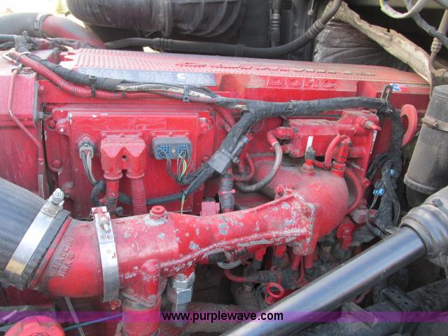 image for item G8917 2007 Volvo VNL 10th Anniversary Series 630 semi truck