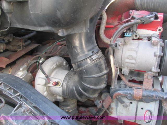 image for item G8917 2007 Volvo VNL 10th Anniversary Series 630 semi truck