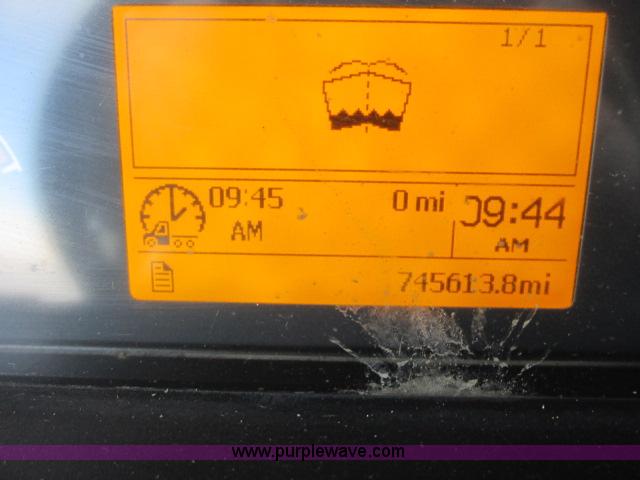 image for item G8917 2007 Volvo VNL 10th Anniversary Series 630 semi truck