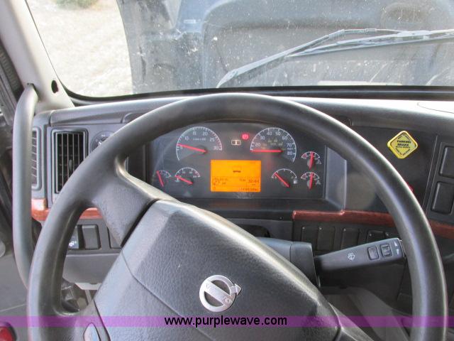 image for item G8917 2007 Volvo VNL 10th Anniversary Series 630 semi truck