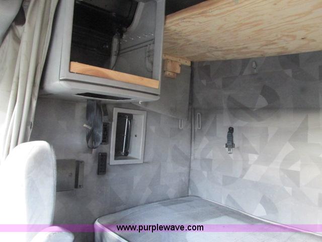 image for item G8917 2007 Volvo VNL 10th Anniversary Series 630 semi truck