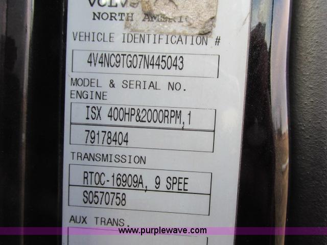 image for item G8917 2007 Volvo VNL 10th Anniversary Series 630 semi truck