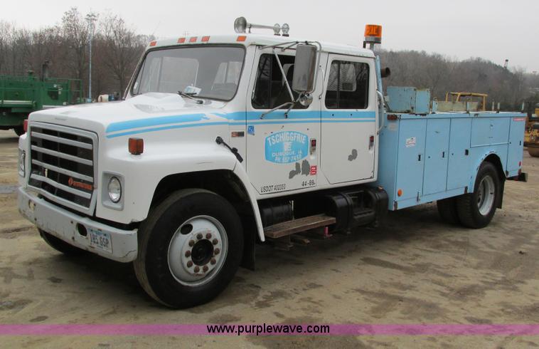 image for item I4211 1989 International 1754 utility truck