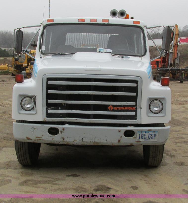 image for item I4211 1989 International 1754 utility truck
