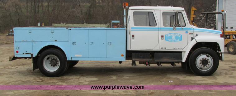 image for item I4211 1989 International 1754 utility truck