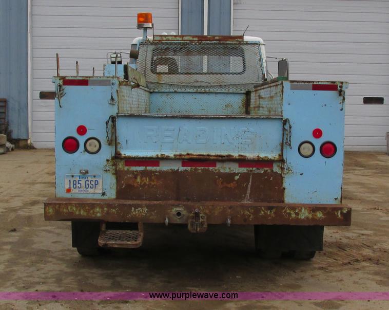 image for item I4211 1989 International 1754 utility truck