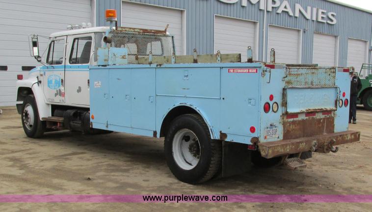 image for item I4211 1989 International 1754 utility truck
