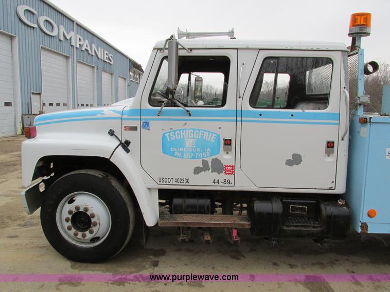 image for item I4211 1989 International 1754 utility truck