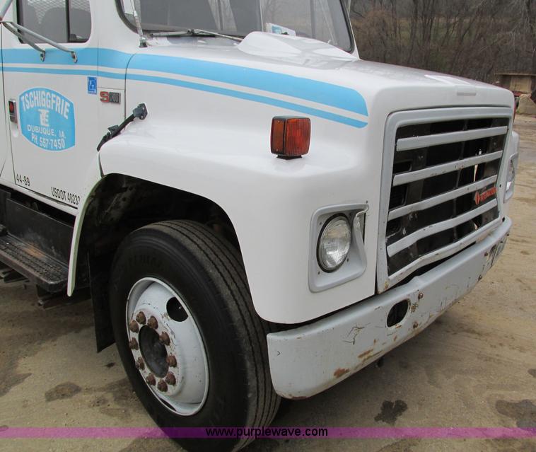 image for item I4211 1989 International 1754 utility truck