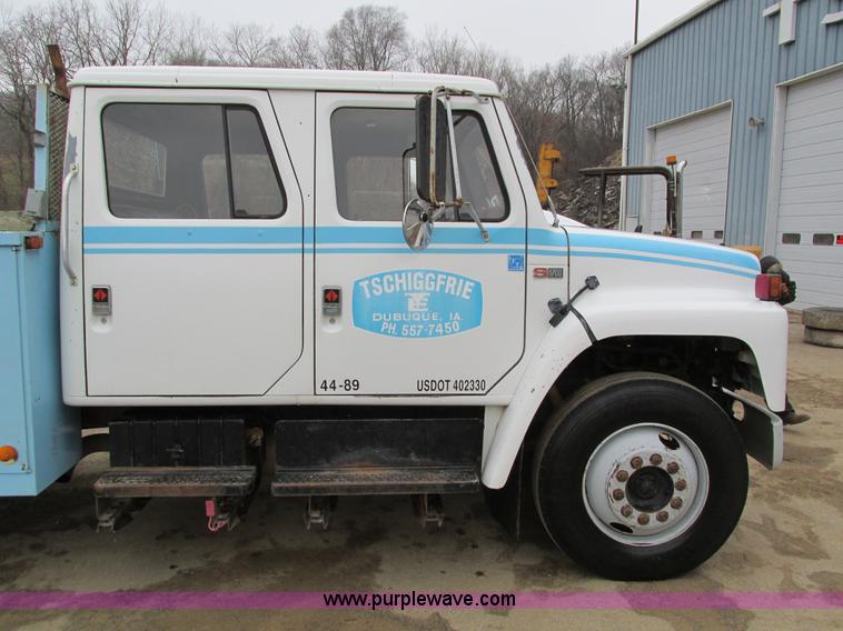 image for item I4211 1989 International 1754 utility truck