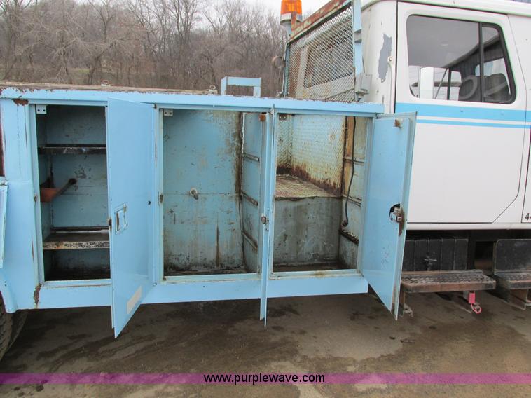 image for item I4211 1989 International 1754 utility truck