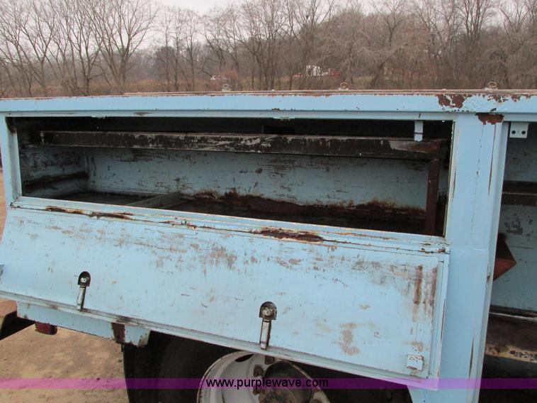 image for item I4211 1989 International 1754 utility truck