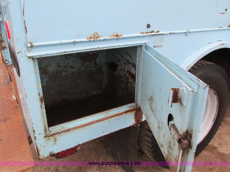 image for item I4211 1989 International 1754 utility truck