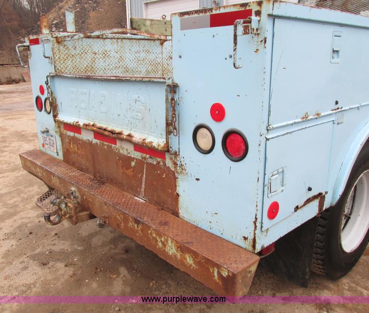 image for item I4211 1989 International 1754 utility truck