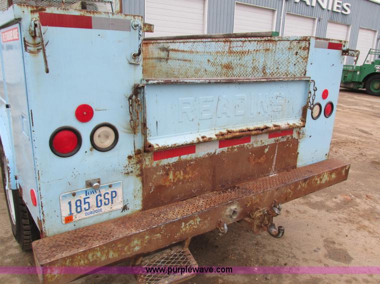 image for item I4211 1989 International 1754 utility truck