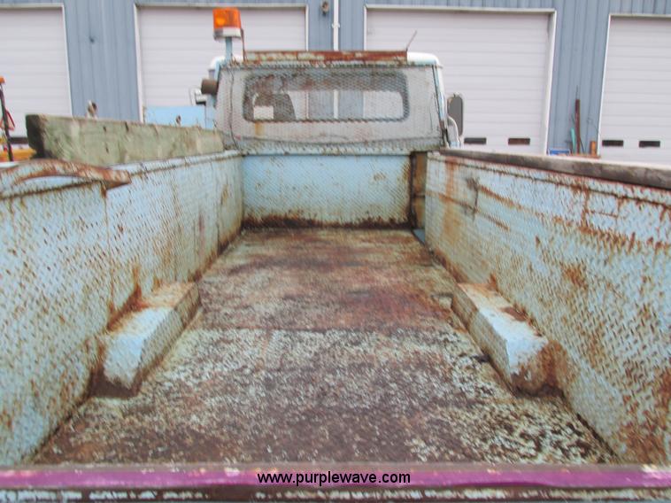 image for item I4211 1989 International 1754 utility truck