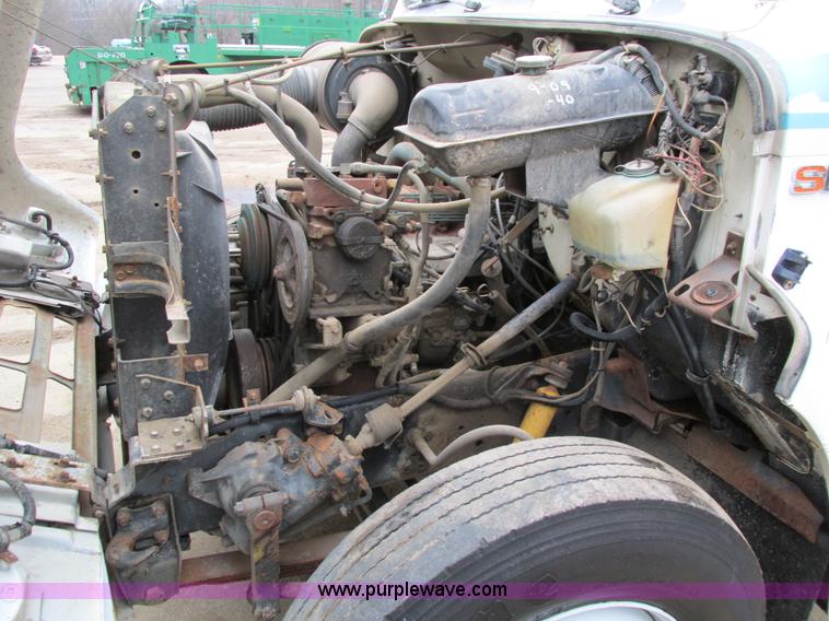 image for item I4211 1989 International 1754 utility truck