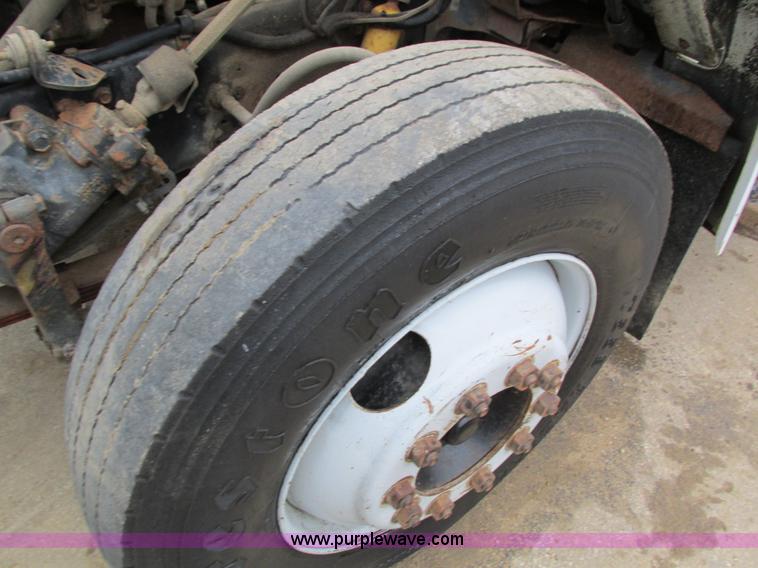 image for item I4211 1989 International 1754 utility truck