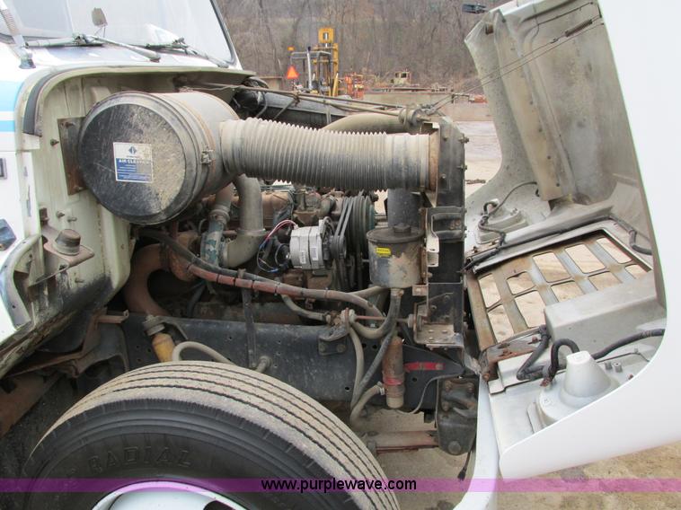 image for item I4211 1989 International 1754 utility truck