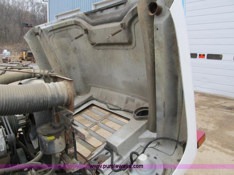 image for item I4211 1989 International 1754 utility truck