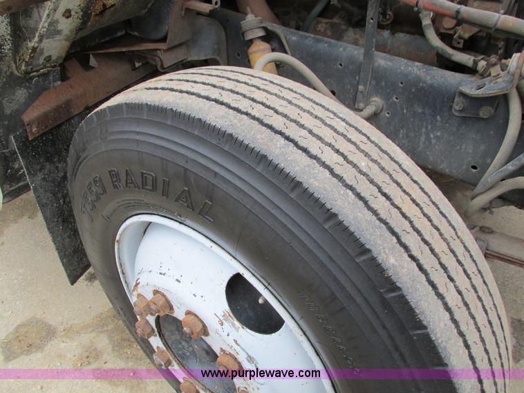 image for item I4211 1989 International 1754 utility truck