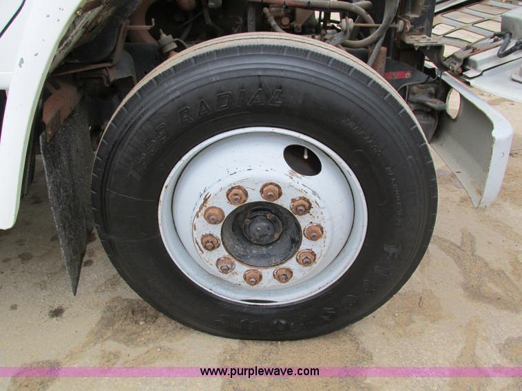 image for item I4211 1989 International 1754 utility truck