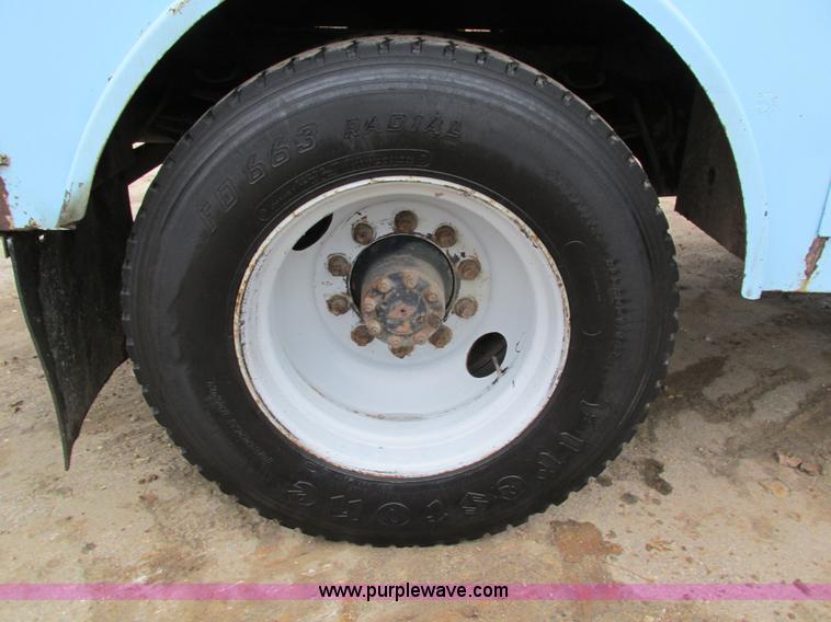 image for item I4211 1989 International 1754 utility truck