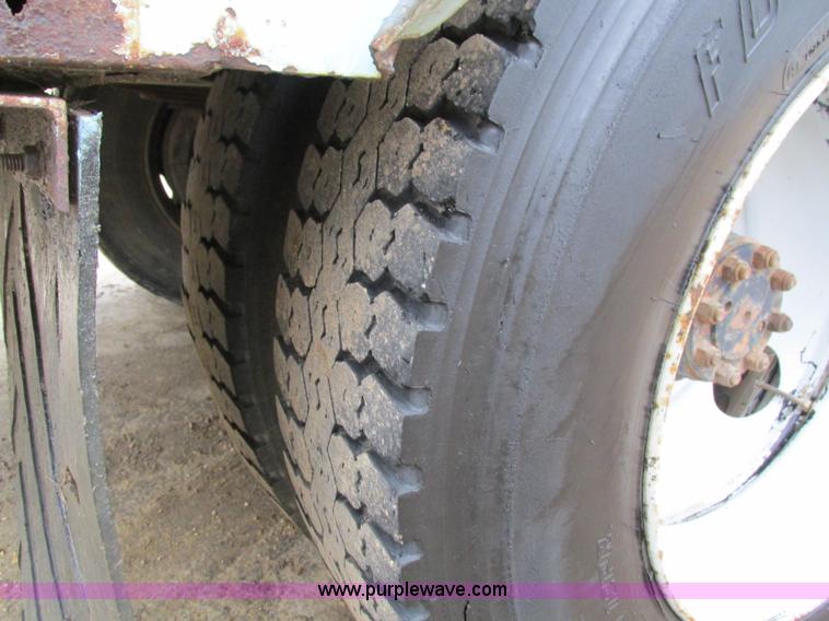 image for item I4211 1989 International 1754 utility truck