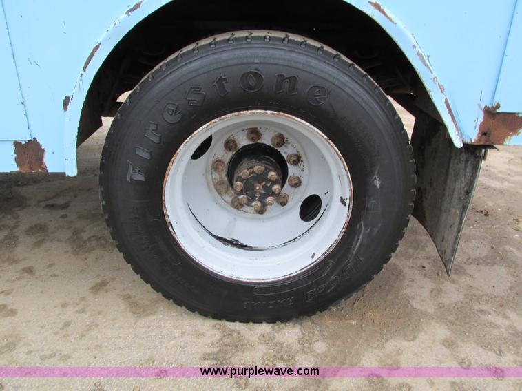 image for item I4211 1989 International 1754 utility truck