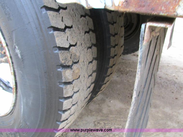 image for item I4211 1989 International 1754 utility truck