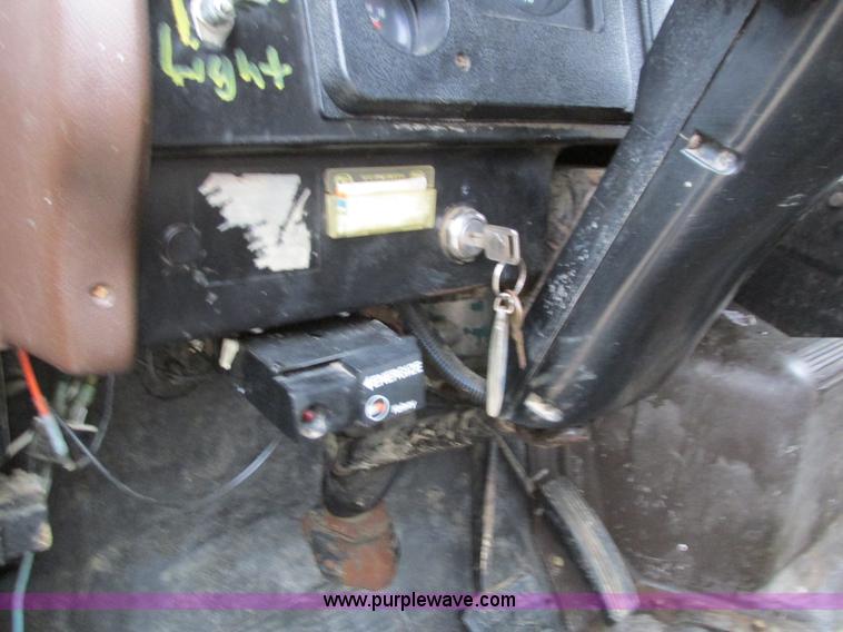 image for item I4211 1989 International 1754 utility truck