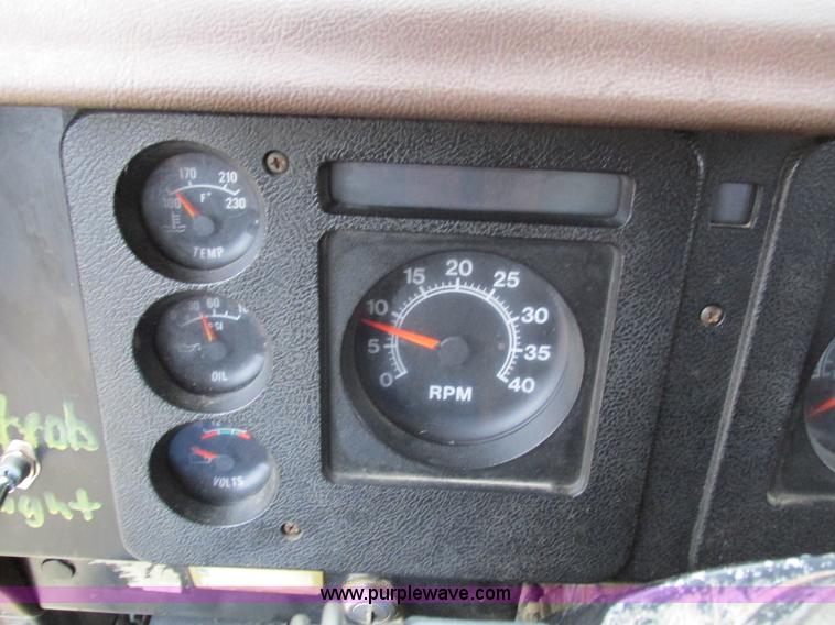 image for item I4211 1989 International 1754 utility truck