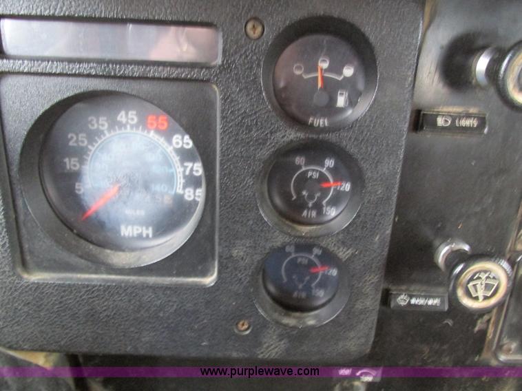 image for item I4211 1989 International 1754 utility truck