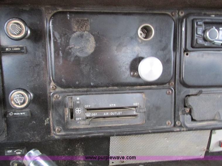 image for item I4211 1989 International 1754 utility truck