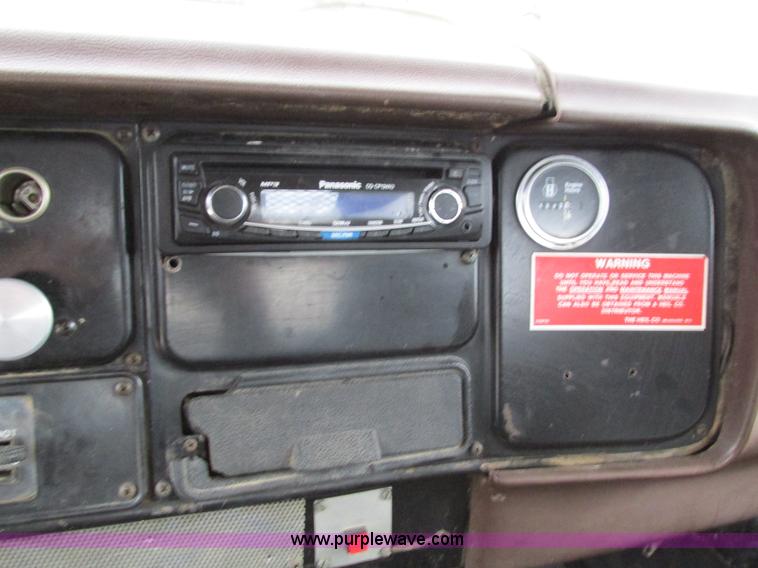 image for item I4211 1989 International 1754 utility truck