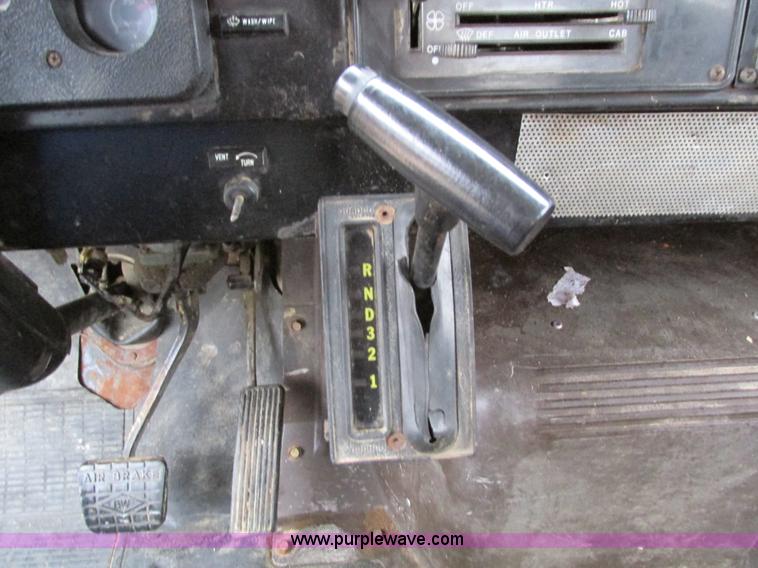 image for item I4211 1989 International 1754 utility truck