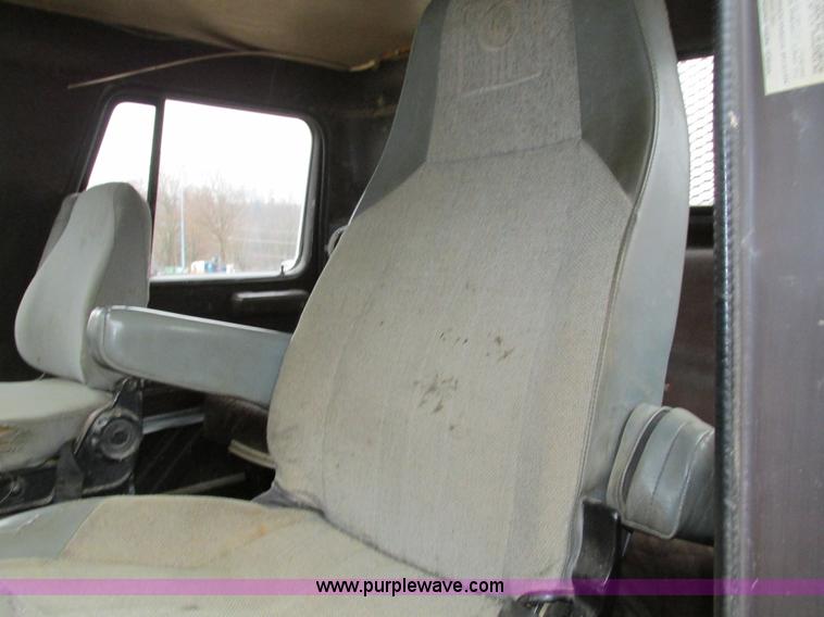 image for item I4211 1989 International 1754 utility truck