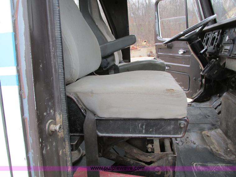 image for item I4211 1989 International 1754 utility truck