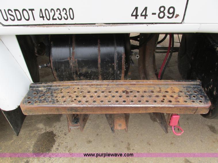 image for item I4211 1989 International 1754 utility truck