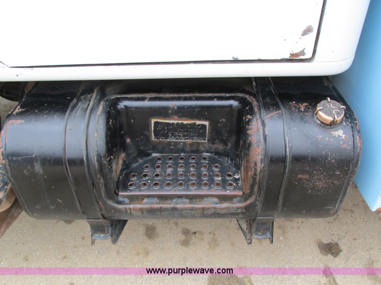 image for item I4211 1989 International 1754 utility truck