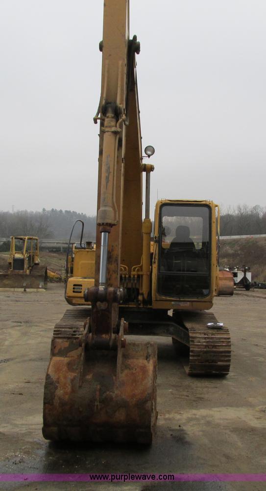image for item I4212 1998 John Deere 120 excavator