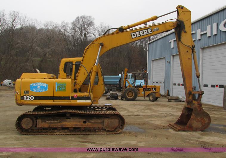 image for item I4212 1998 John Deere 120 excavator