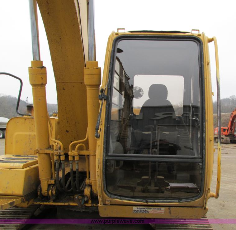 image for item I4212 1998 John Deere 120 excavator