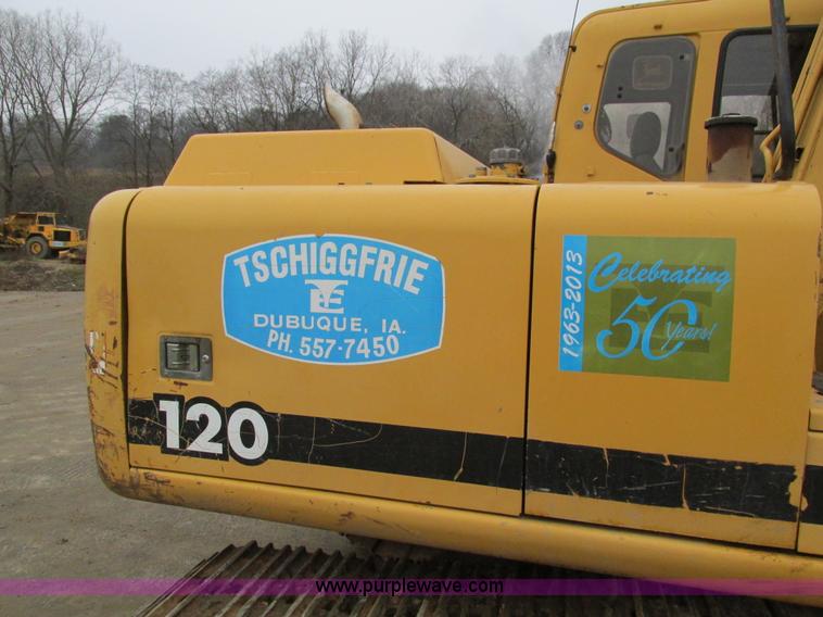 image for item I4212 1998 John Deere 120 excavator