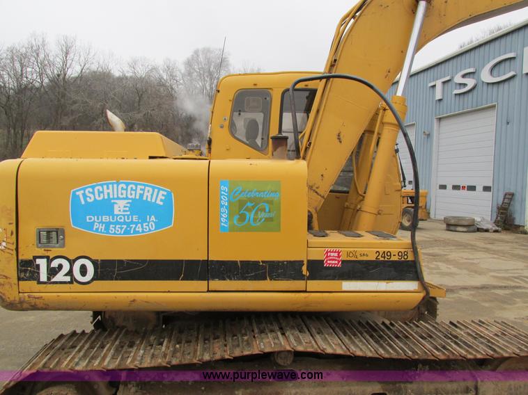 image for item I4212 1998 John Deere 120 excavator
