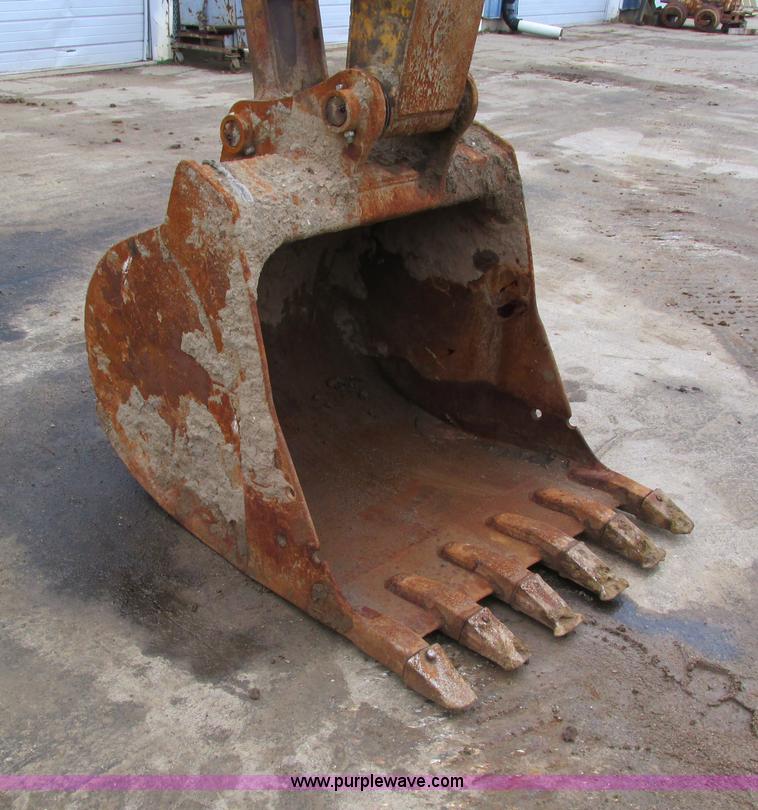 image for item I4212 1998 John Deere 120 excavator